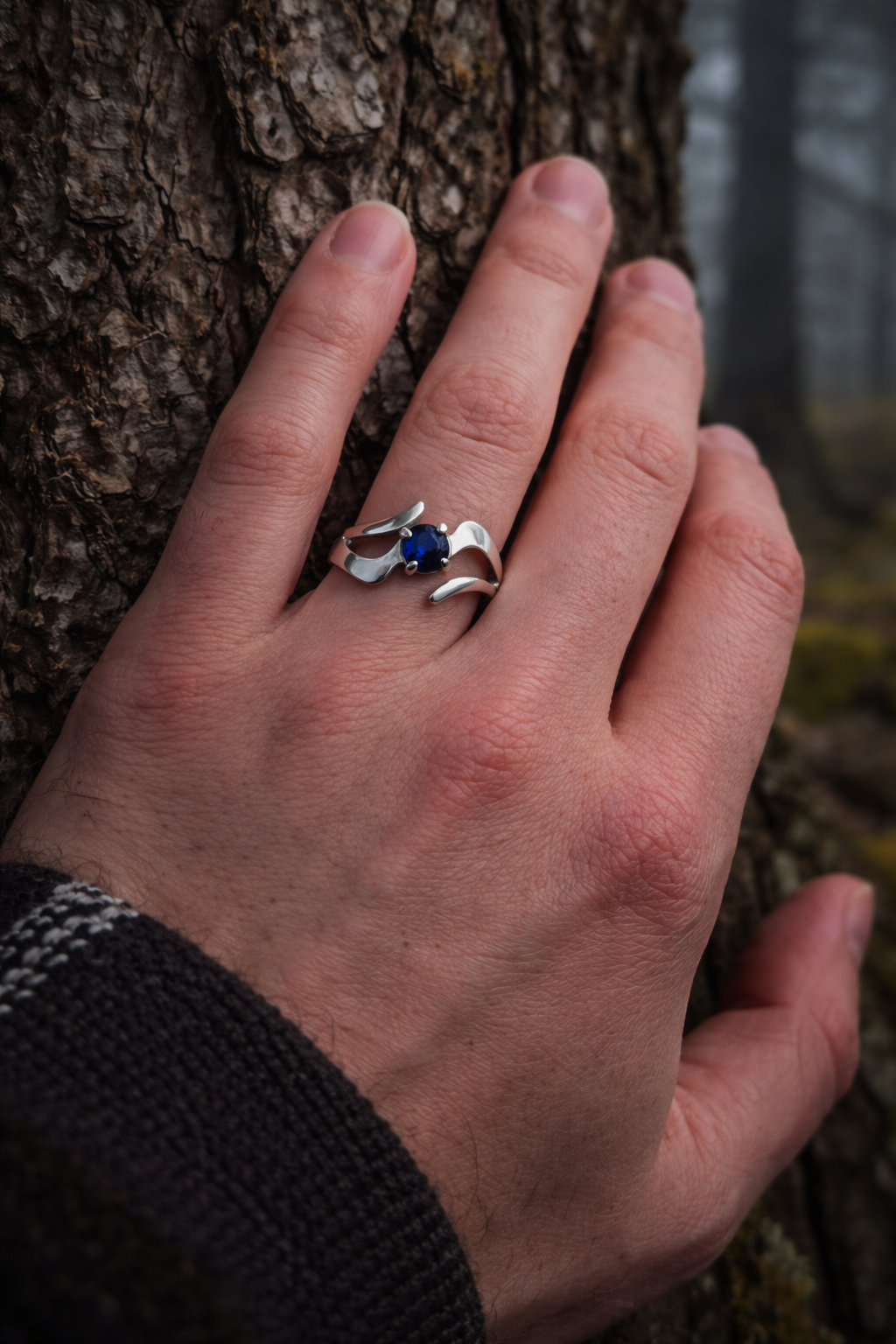 Valkyrie Ring “Eir” - Sterling Zilver met Ronde Saffier